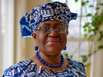 La OMC advierte de que el atasco global tardará meses en resolverse 2 La directora general de la OMC, Ngozi Okonjo-Iweala, en febrero pasado, en Potomac (Maryland, EE UU).