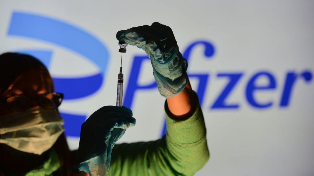 Pfizer pide que la FDA autorice el refuerzo de su