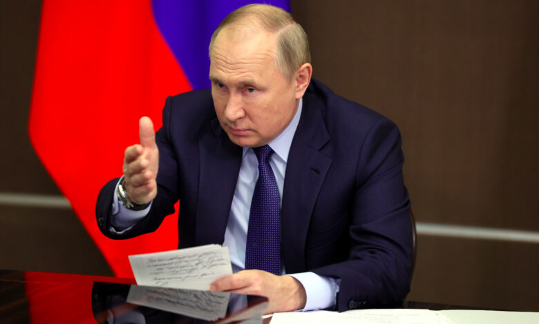 Putin da al gobierno ruso una semana para preparar plan de acción para afrontar ómicron