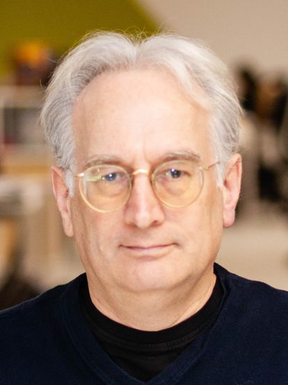 Wayne Holmes, experto en inteligencia artificial: “Se debería estar investigando en un exoesqueleto para maestros en lugar de tutorías inteligentes” 2 Wayne Holmes, profesor del University College de Londres.