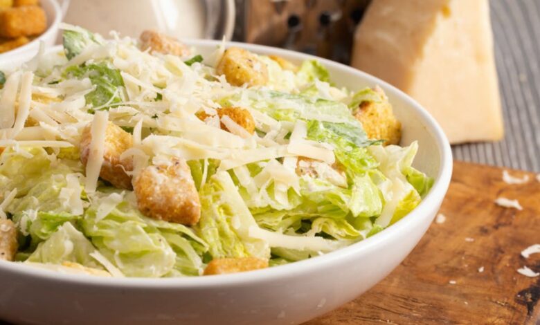 ¿Por qué la ensalada César recibe ese nombre? 1 Por que la ensalada Cesar recibe ese nombre