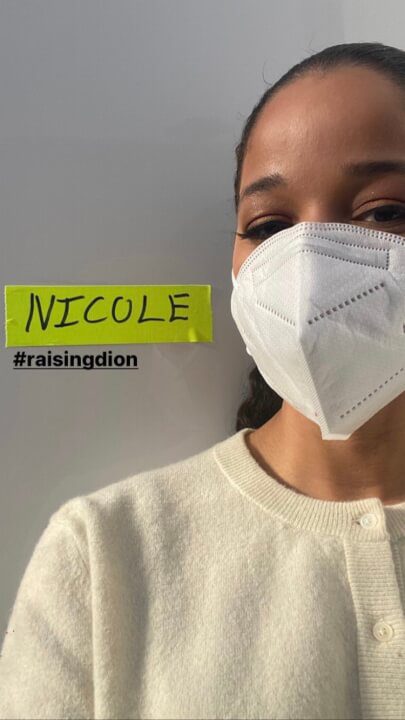 nicole-filmando-imagen-levantando-dion-temporada-2 foto de rodaje de nicole raise dion temporada 2