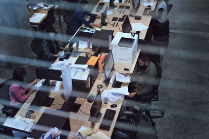 Un paso más allá en la lucha contra los ciberataques 3 El nuevo servicio Flexworker de HP permite a los responsables de TI aumentar la productividad de los trabajadores al tiempo que ayuda a salvaguardar las redes y los datos corporativos.