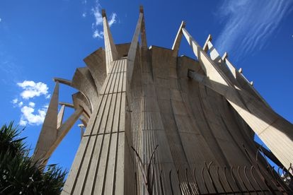 Jávea, toda la Costa Blanca reflejada en una bahía 3 La iglesia del Mar, un ejemplo de arquitectura religiosa contemporánea, construida en 1967 en las inmediaciones del puerto de Jávea.