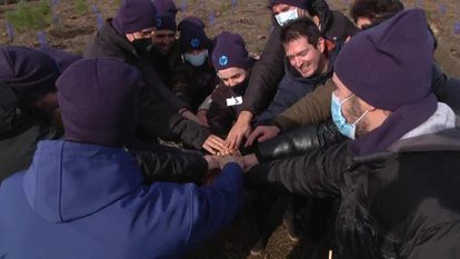 HP planta 2.000 árboles en un monte calcinado por el fuego en León 3 En una jornada festiva, los voluntarios participaron recientemente en la reforestación de cuatro hectáreas calcinadas por el fuego en Castrocontrigo, donde han plantado 2.000 árboles y arbustos.
