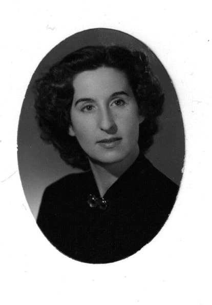 El embarazo en un libro y el alargado parto de su publicación 2 Magdalena Martínez Carreño arribó en Veracruz el 13 de junio de 1939 en el famoso buque Sinaia cuando tenía 24 años.