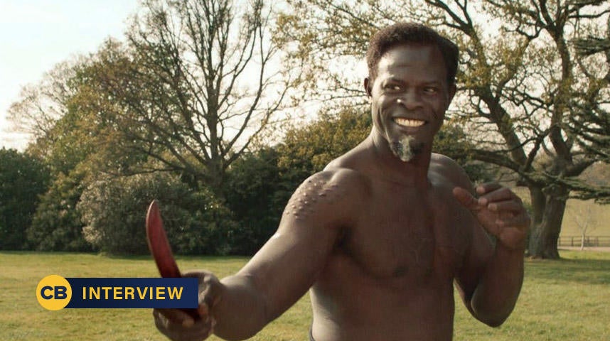 El hombre del rey desafió físicamente a Djimon Hounsou para peleas de espadas 1 El hombre del rey desafio fisicamente a Djimon Hounsou para