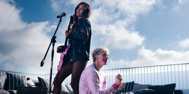 DWTS: Cómo se siente Brian Austin Green sobre el compromiso de la ex Megan Fox con MGK 2 Machine Gun Kelly se apunalo una vez para impresionar a.5