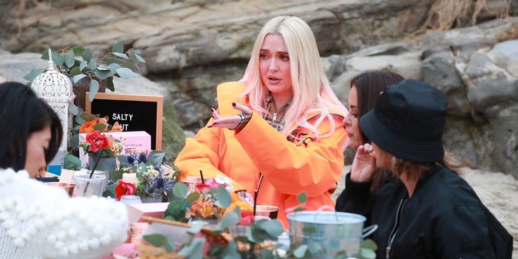 RHOBH: Erika Jayne descubierta sin máscara después de dar positivo por COVID-19 2 RHOBH Erika Jayne descubierta sin mascara despues de dar positivo.5