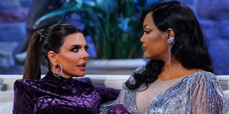RHOBH: Lisa Rinna 'Sorprendida' por los comentarios de Elton John de Sutton Stracke 2 1642312396 497 Amas de casa reales las peleas mas pequenas de todos.5