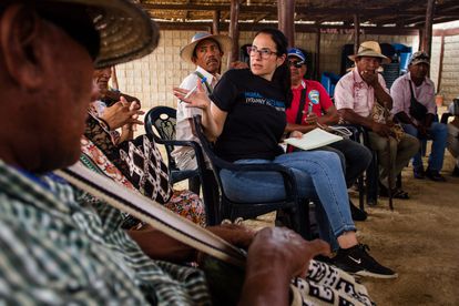 Tamara Taraciuk, directora en funciones de Human Rights Watch para las Américas, en un resguardo indígena en La Guajira, Colombia.