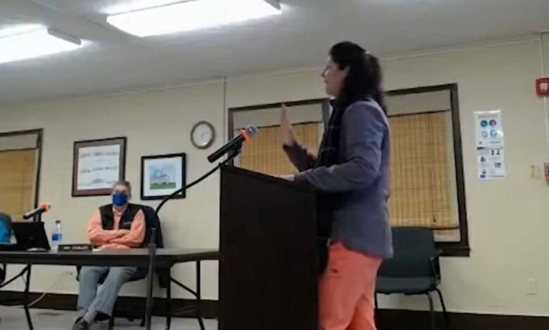 Madre de Virginia amenaza con llevar “armas cargadas” a escuela si exigen mascarillas, según la policía 1 Madre de Virginia amenaza con llevar “armas cargadas” a escuela si exigen mascarillas, según la policía
