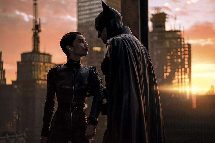 Bruce Wayne y Catwoman tienen una cita en la azotea en la imagen de Batman 2 Bruce Wayne y Catwoman tienen una cita en la azotea.5