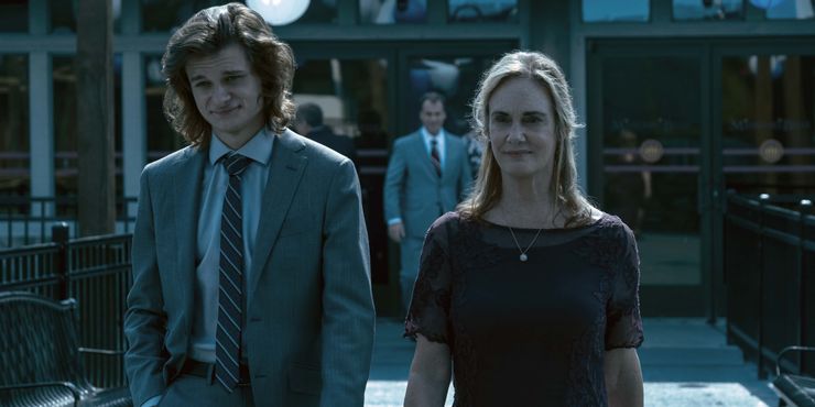 La estrella de la temporada 4 de Ozark tuvo que abrazar a sus compañeros de reparto antes de matarlos 2 La estrella de la temporada 4 de Ozark tuvo que.5