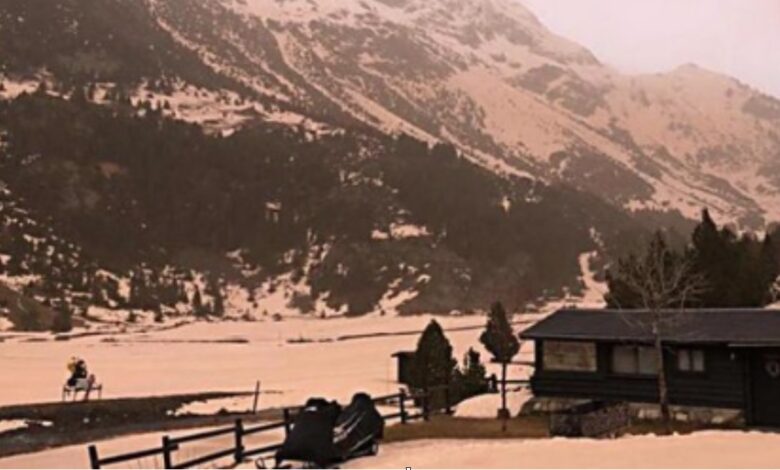 La nieve de los Pirineos se tiñe de marrón por una lluvia de polvo del Sáhara 1 La nieve de los Pirineos se tine de marron por