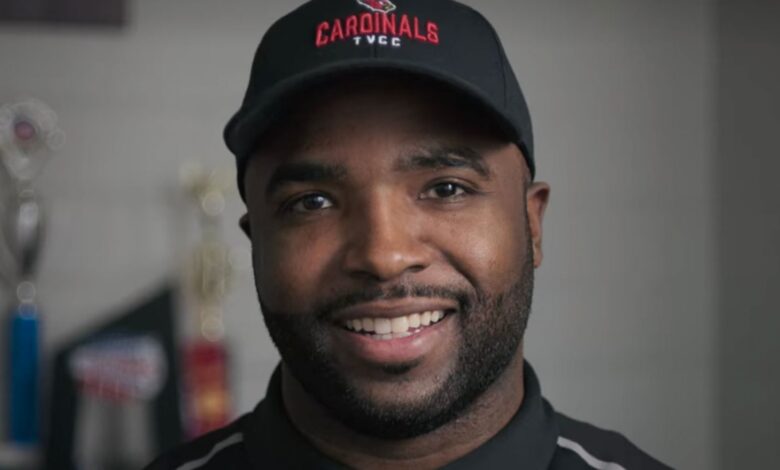 Cheer 2: todo lo que necesita saber sobre el entrenador de TVCC Vontae Johnson 1 Porristas: ¿Qué significa 'CCFC' para las porristas de Trinity Valley?