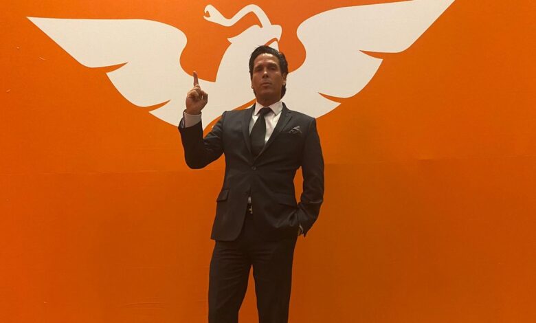 Roberto Palazuelos se registra como aspirante a precandidato al gobierno de Quintana Roo por MC 1 Roberto Palazuelos se registra como aspirante a precandidato al gobierno de Quintana Roo por MC