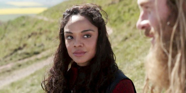 Tessa Thompson quería una historia más grande de Valkyrie LGBTQ en Thor: Ragnarok 2 Tessa Thompson de Thor 4 aclara sus comentarios sobre los.5