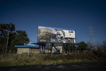 Un anuncio donde no mira nadie 2 Una de las vallas de la campaña de Anesvad ubicada en Alto Basori en Urioste (País Vasco).