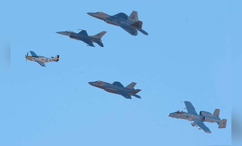 Lo que debe saber sobre el raro sobrevuelo de cinco aviones del Super Bowl 1 Lo que debe saber sobre el raro sobrevuelo de cinco aviones del Super Bowl