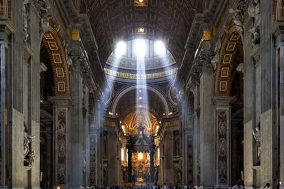 Las dudosas investigaciones de abusos de la Iglesia: “Son cómplices, dan solo palmaditas en la espalda” 3 Interior de la basílica de San Pedro, en Ciudad del Vaticano.