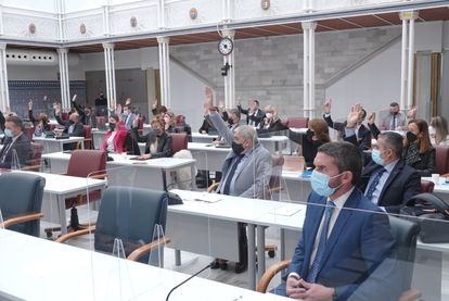 Y Cartagena ardió mientras España estaba de fiesta: 30 años del incendio de la Asamblea de Murcia 4 La Asamblea Regional de Murcia, durante una votación el pasado día 9.