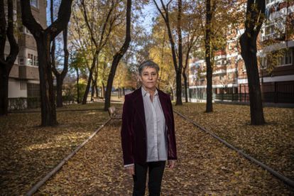 Las dudosas investigaciones de abusos de la Iglesia: “Son cómplices, dan solo palmaditas en la espalda” 2 Leonor García, víctima de abusos sexuales en Bilbao, posa en el barrio de Aluche, Madrid, el pasado diciembre.
