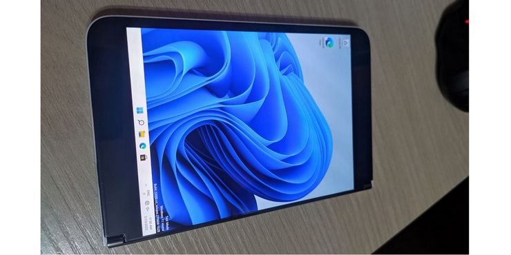 Es posible ejecutar Windows 11 en Surface Duo, pero no debería 2 Es posible ejecutar Windows 11 en Surface Duo pero no.5
