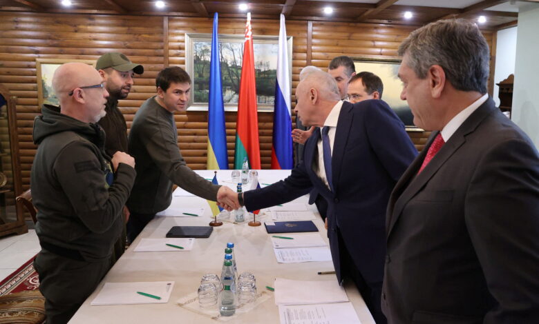 Última hora de la invasión rusa a Ucrania, en directo | Kiev exige a Moscú que abra corredores humanitarios para evacuar civiles en la segunda ronda de negociaciones 1 Última hora de la invasión rusa a Ucrania, en directo | Kiev exige a Moscú que abra corredores humanitarios para evacuar civiles en la segunda ronda de negociaciones