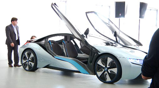 Conozca el nuevo SUV i3 totalmente eléctrico y el auto deportivo híbrido-eléctrico i8 de BMW 1 Conozca el nuevo SUV i3 totalmente eléctrico y el auto deportivo híbrido-eléctrico i8 de BMW