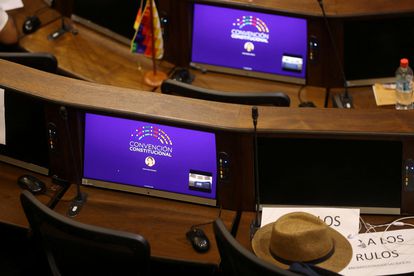 La Convención Constitucional de Chile sella el fin del Senado tras 200 años de historia 2 Detalles de las pantallas de la sede de la Convención Constitucional chilena, en febrero de 2022.