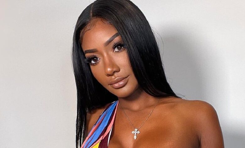 Todo en 90 Días: el espeluznante error de Photoshop en el traje de baño de Brittany Banks se vuelve viral 1 Todo en 90 Días: el espeluznante error de Photoshop en el traje de baño de Brittany Banks se vuelve viral