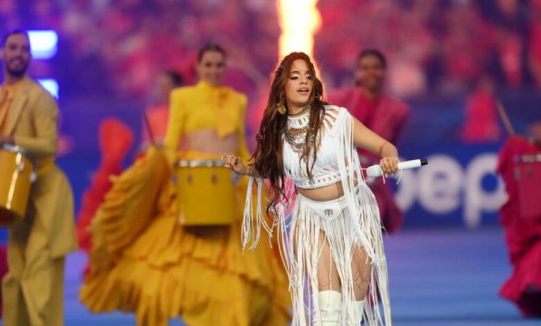 Así fue la actuación de Camila Cabello en la final de la Champions 1 Así fue la actuación de Camila Cabello en la final de la Champions