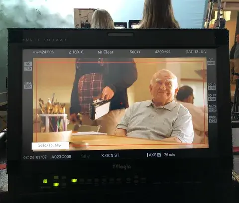 Dead to Me Temporada 3: fecha de lanzamiento de Netflix y todo lo que sabemos hasta ahora 8 edward asner abe muerto para mi