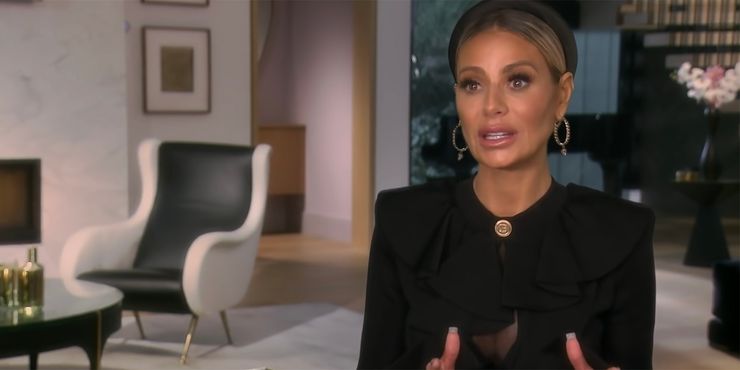Erika Jayne y otros fanáticos de las amas de casa creen que han organizado confesionarios 3 1655478145 896 Las amas de casa de RHOBH mas populares por seguidores.5