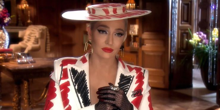Erika Jayne y otros fanáticos de las amas de casa creen que han organizado confesionarios 2 1655478148 328 Las amas de casa de RHOBH mas populares por seguidores.5
