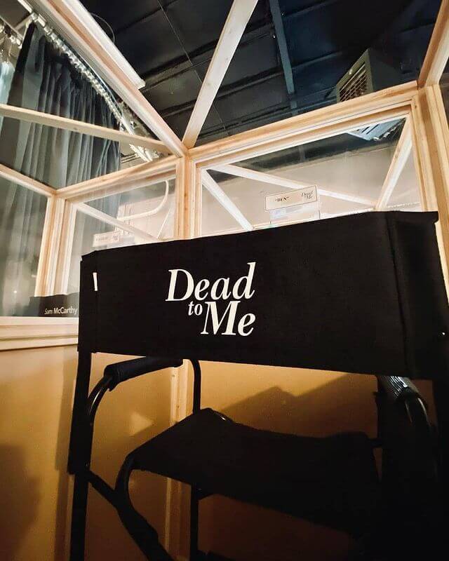 Dead-to-me-temporada-3-set-foto foto del set de la temporada 3 muerta para mí