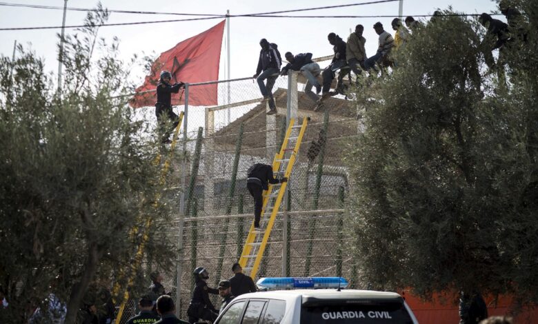 Al 18 muertos y más de 60 heridos al tratar de cruzar la frontera de Melilla | Video
