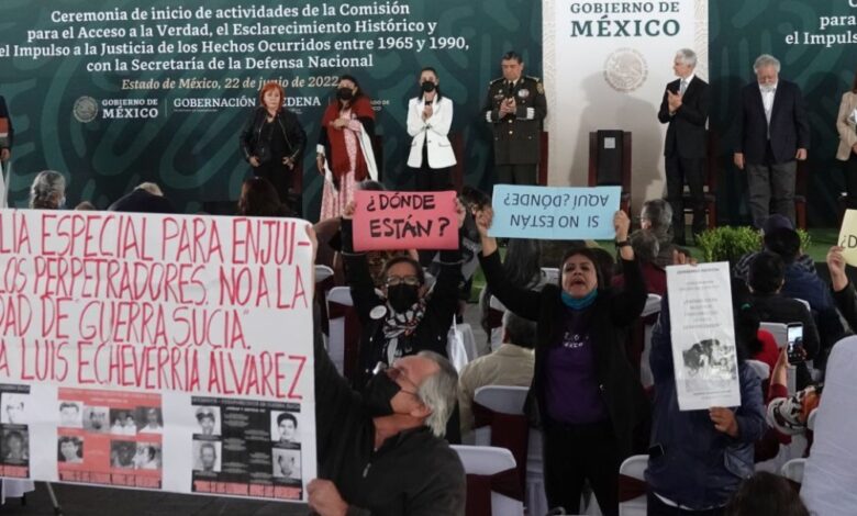 Ante víctimas y familias de desaparecidos en la "guerra sucia", Sedena anuncia homenaje a militares caídos 1 Ante víctimas y familias de desaparecidos en la "guerra sucia", Sedena anuncia homenaje a militares caídos