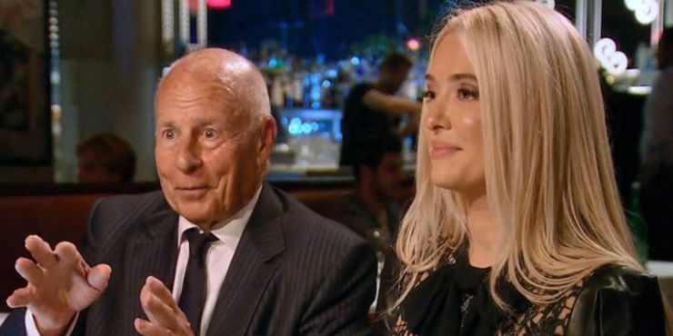 RHOBH: A Erika Jayne le ordenaron renunciar a aretes de $ 750K 2 RHOBH Erika Jayne se siente incomoda saliendo despues de la.5