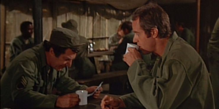 M*A*S*H: 5 relaciones que los fans dejaron atrás (y 5 que rechazaron) 10 1656673963 214 MASH 5 relaciones que los fans dejaron atras y 5.5