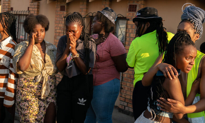 Adolescentes sudafricanos recuerdan gas de asfixia, una estampida y una salida 1 Adolescentes sudafricanos recuerdan gas de asfixia, una estampida y una salida