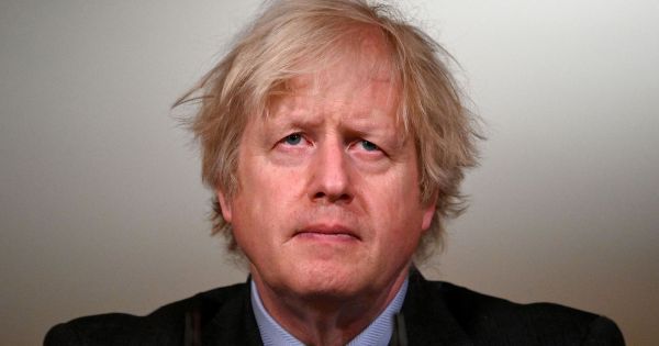 Boris Johnson se niega a renunciar y sigue la estampida de ministros: ya van 6 en 24 horas
