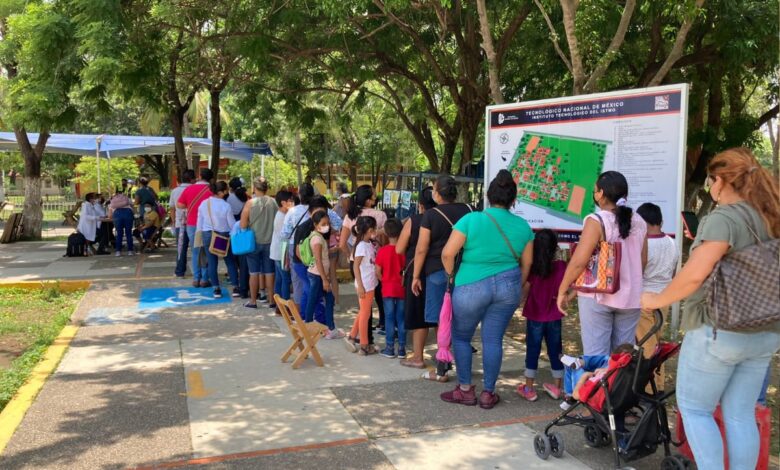 Desorganización, largas filas y dosis agotadas, así arranca vacunación a menores en Oaxaca 1 Desorganización, largas filas y dosis agotadas, así arranca vacunación a menores en Oaxaca