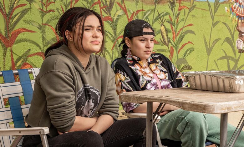 El tráiler de la temporada 2 de Reservation Dogs sigue a Elora a California 1 El tráiler de la temporada 2 de Reservation Dogs sigue a Elora a California