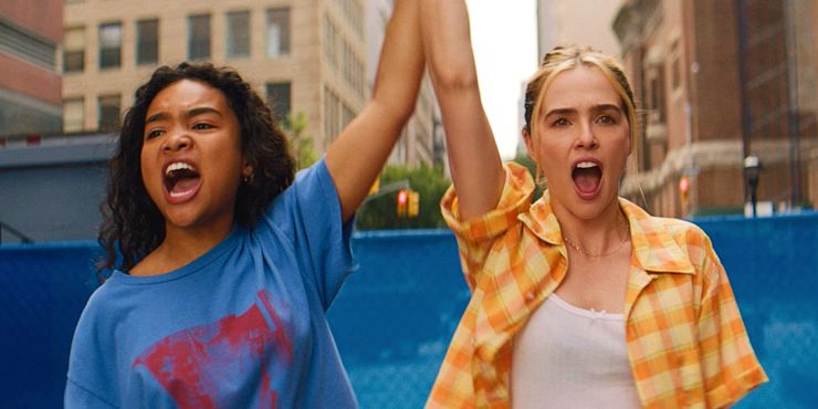 Not Okay Review: Zoey Deutch Charms como cazadora de fama desagradable en las redes sociales 2 Not Okay Review Zoey Deutch Charms como cazadora de fama.5