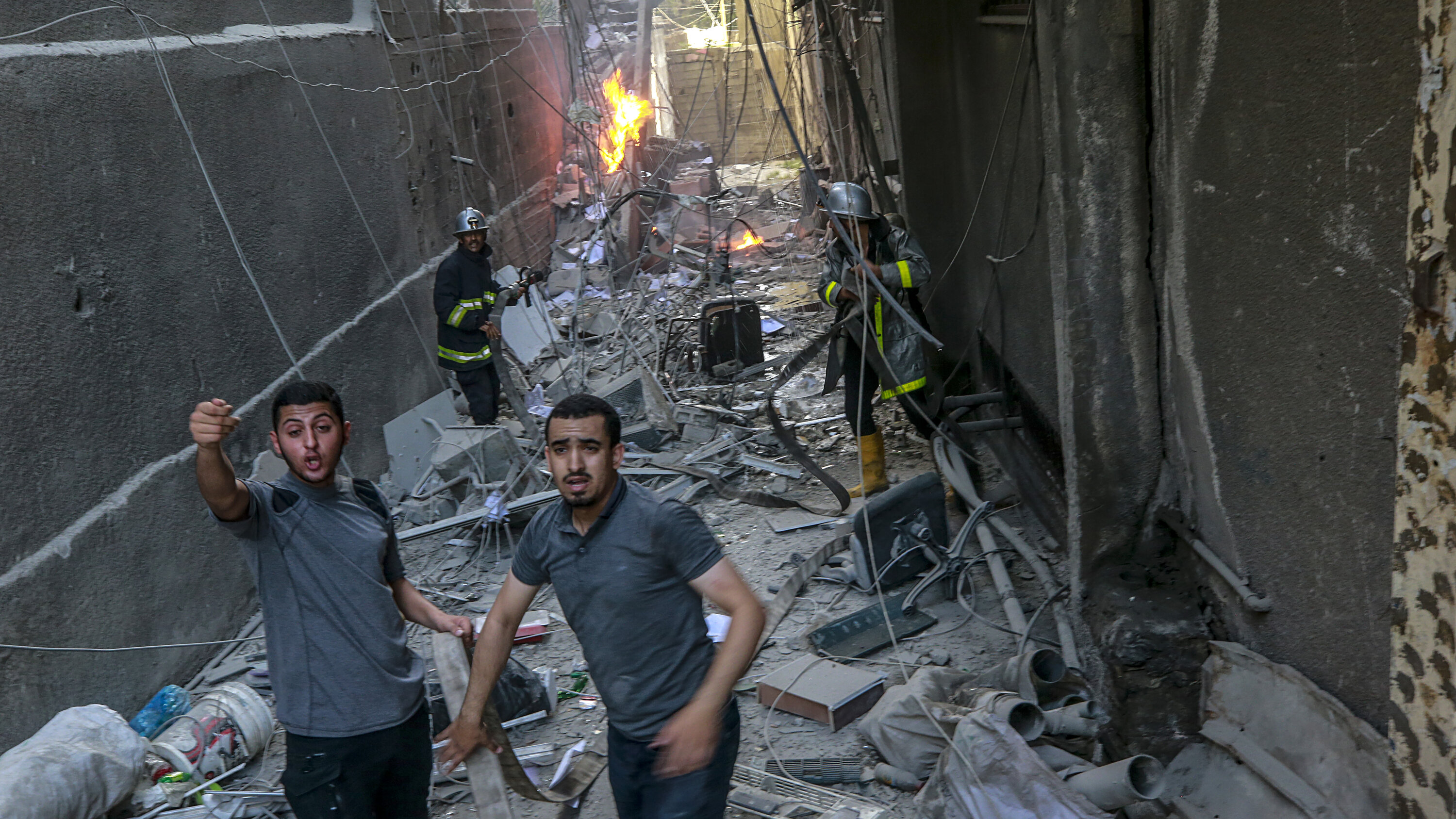 Israel ataca Gaza mientras aumentan las tensiones 2 Cargando reproductor de video