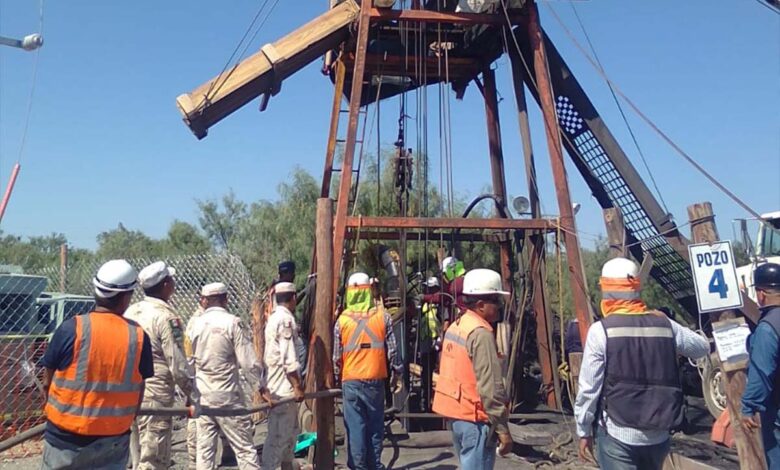 Retiran pilotes de pozo en mina de Coahuila para que buzo ingrese a hacer exploración