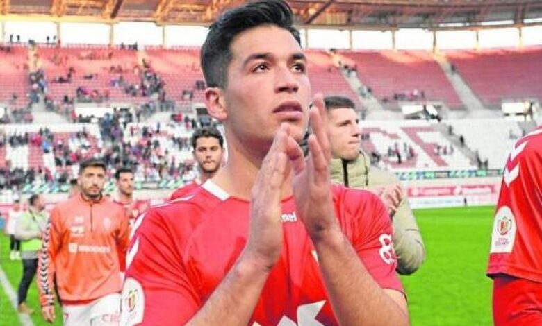 El centrocampista Meseguer, baja por una lesión de tobillo 1 Víctor Meseguer firma por cinco temporadas