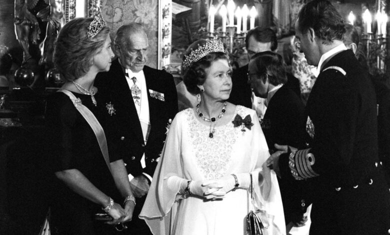 Así fue la primera y única visita de Isabel II a España: tensiones por Gibraltar, un intento de boicot, fiebre y camisetas de Cobi 1 Así fue la primera y única visita de Isabel II a España: tensiones por Gibraltar, un intento de boicot, fiebre y camisetas de Cobi